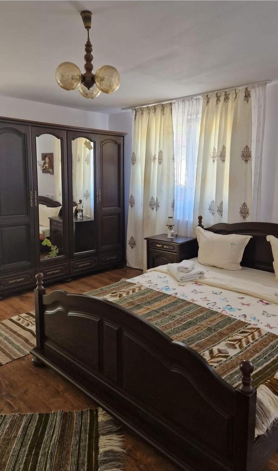Pensiunea Casa Godja Valeni  Bagian luar foto